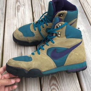 LIK NEW! Vintage NIKE Hiking Boots